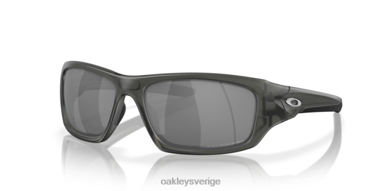 Oakley ventil T8RX0776 svarta iridiumpolariserade linser, mattgrå rökbåge