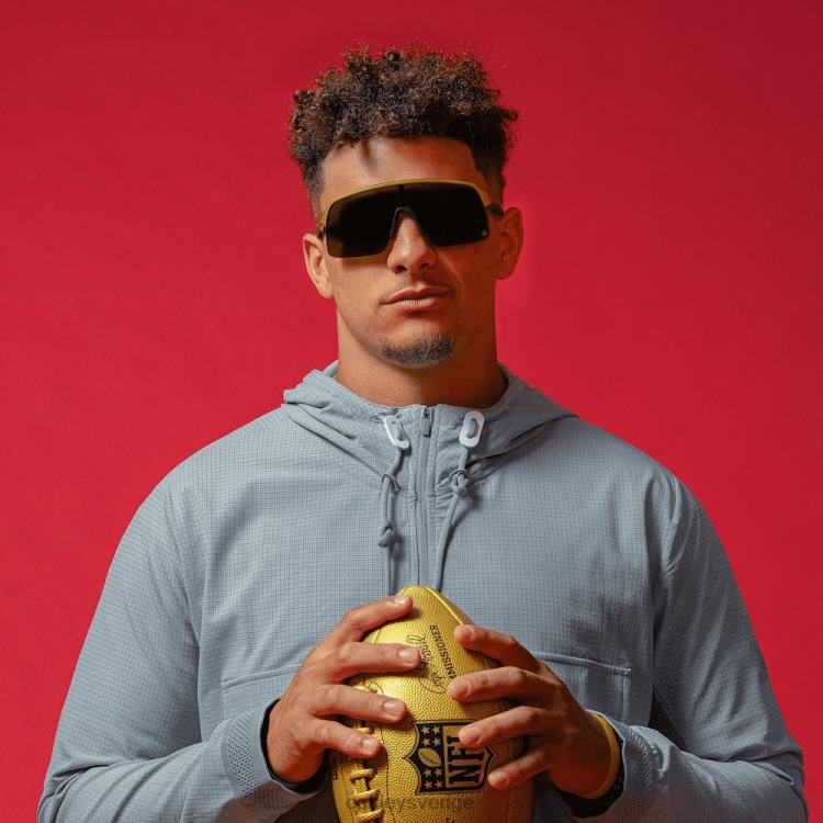 Oakley sutro lite patrick mahomes ii samling T8RX0996 prizm svarta linser, olympisk guldbåge