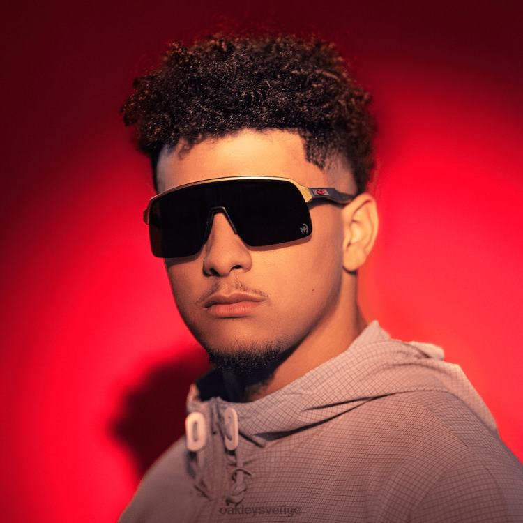 Oakley sutro lite patrick mahomes ii samling T8RX0996 prizm svarta linser, olympisk guldbåge