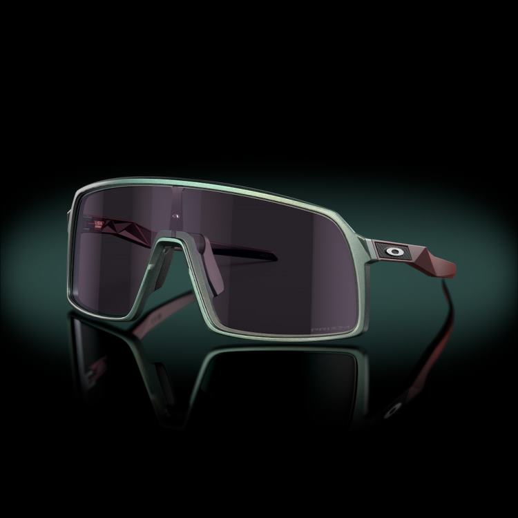 Oakley sutro verve samling T8RX0930 prizm grå linser, verve matt silver/blå färgskiftningsbåge
